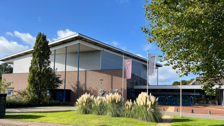 Overzicht van de hoofdingang van ons pand